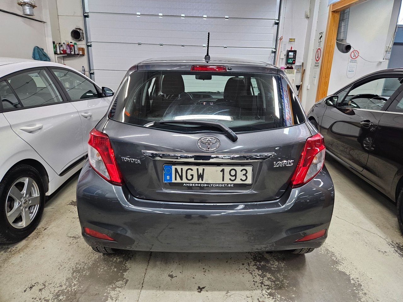 Toyota Yaris 1.3 Dual VVT-i Automat 2013, bild 6/10