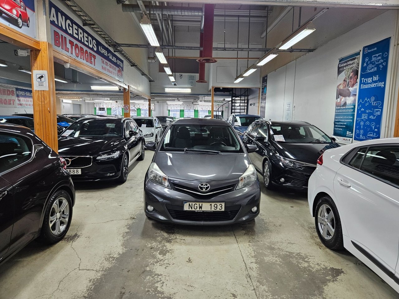 Toyota Yaris 1.3 Dual VVT-i Automat 2013, bild 2/10