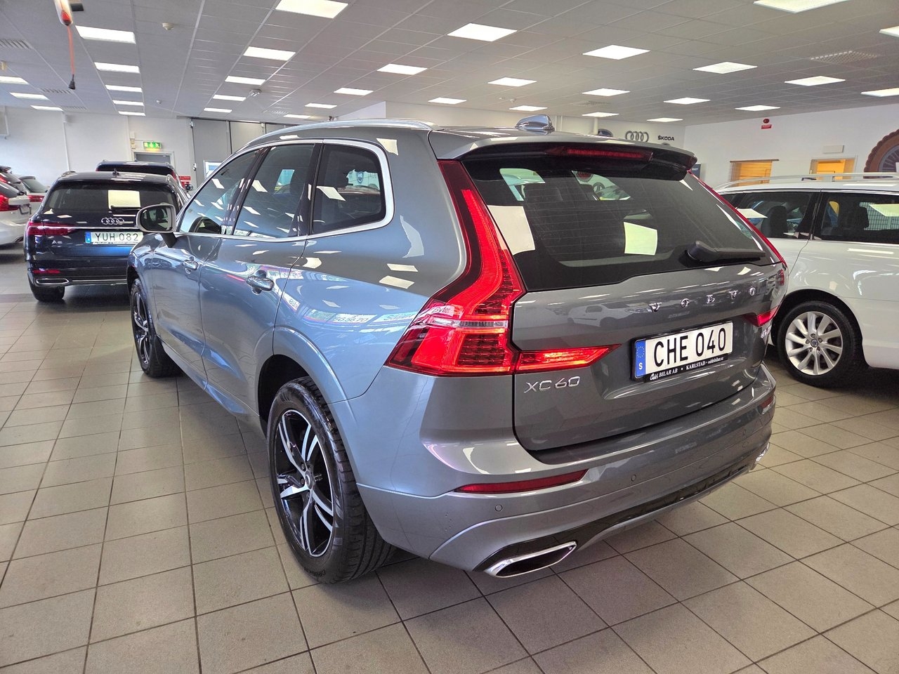 Volvo XC60 2018, photo 6/10