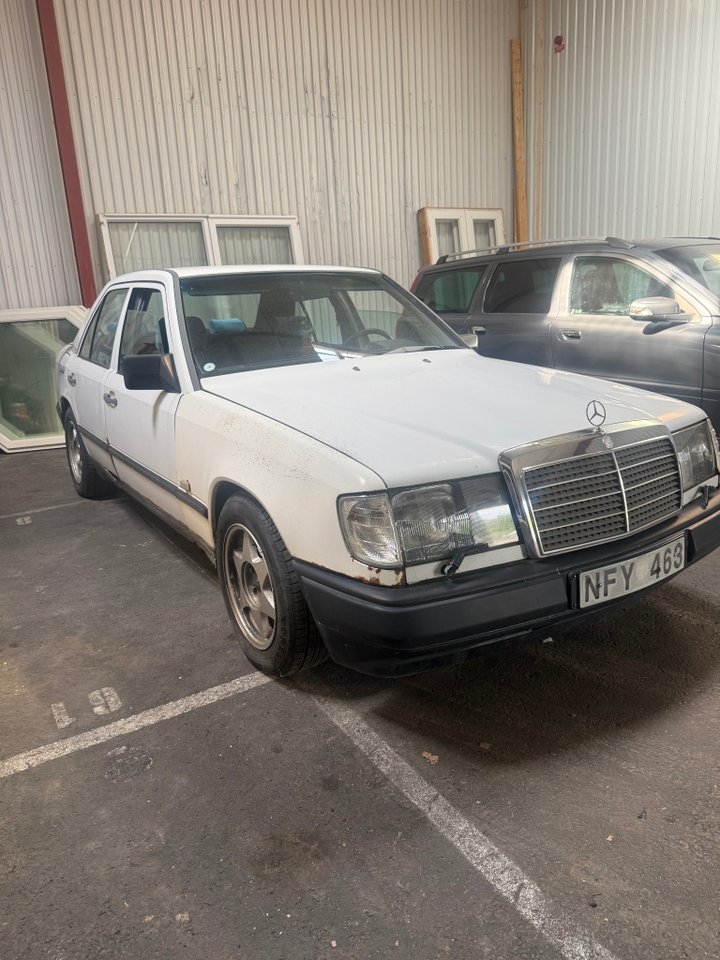 Mercedes-Benz 230 E 1988, bild 2/3