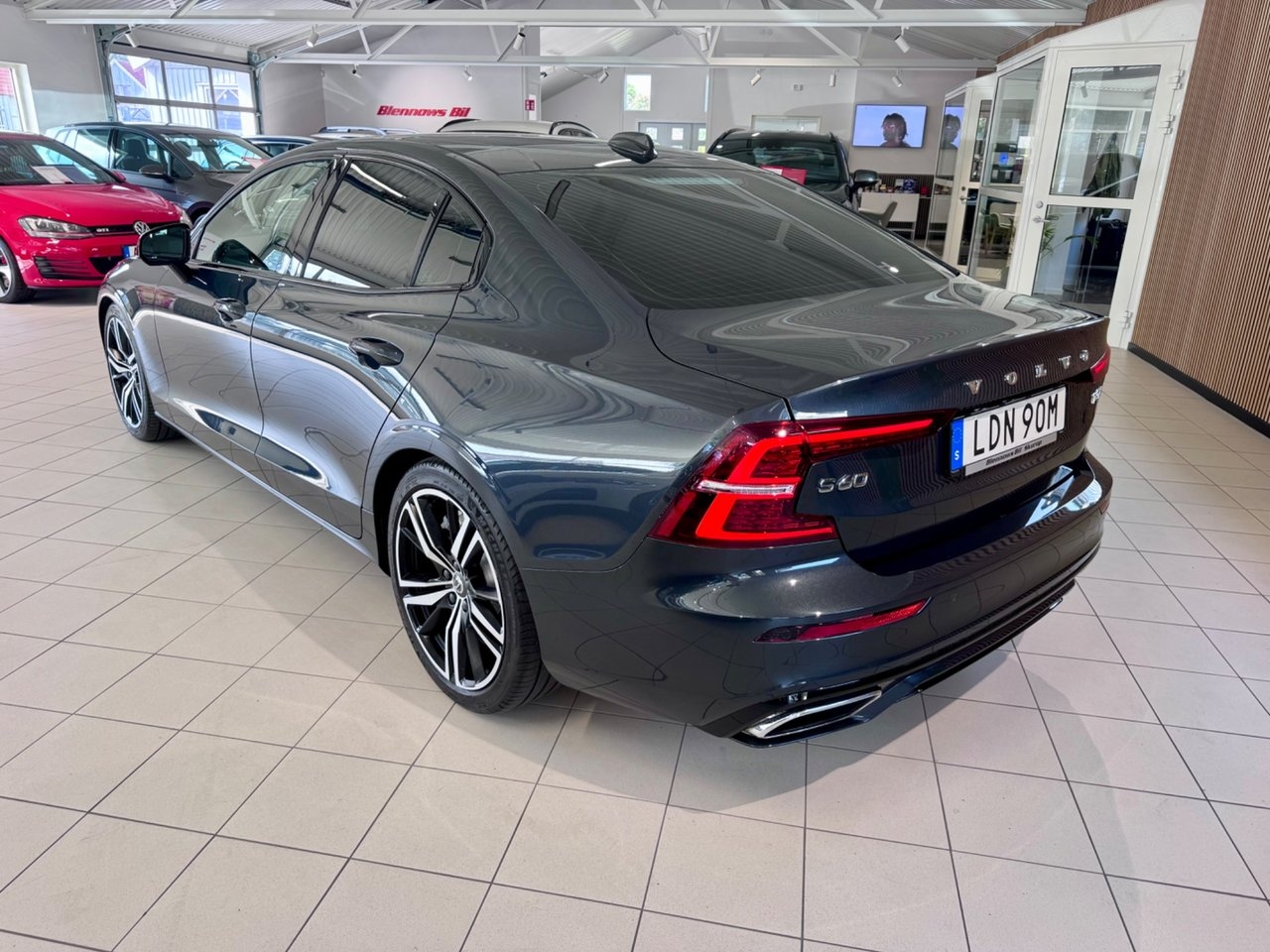 Volvo S60 T5 R-Design / Drag / 19” hjul 2020, kuva 3/26