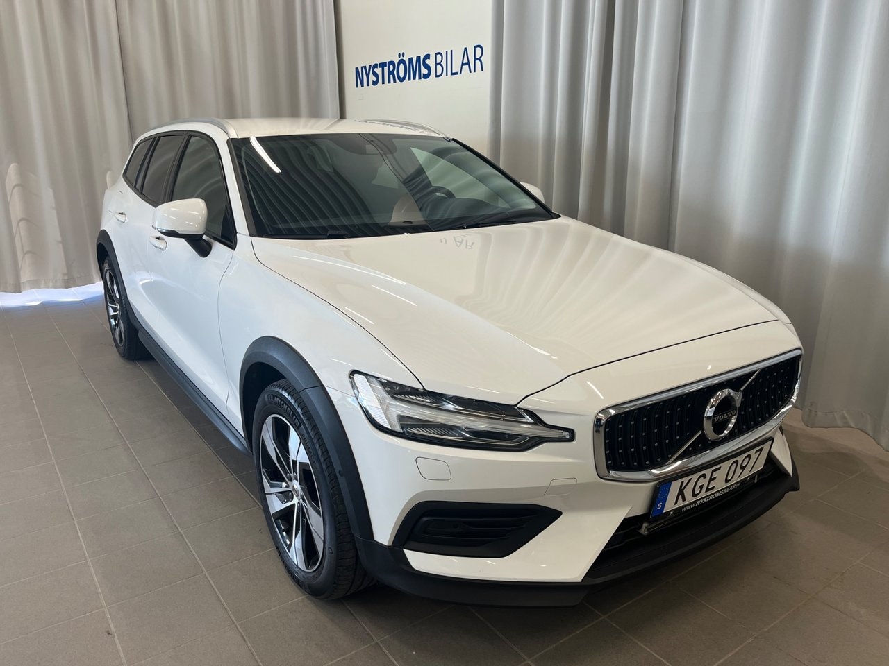 Volvo V60 Cross Country 2022, photo 2/15