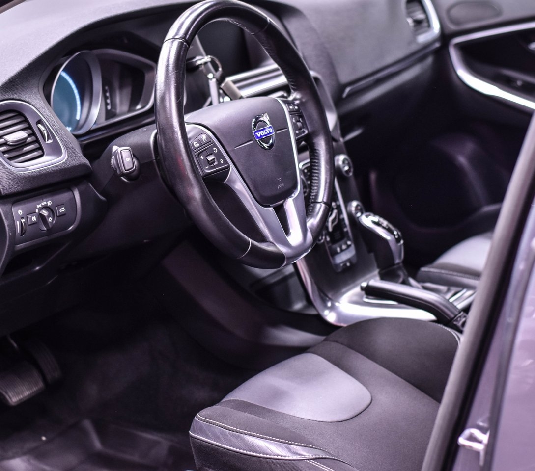 Volvo V40 D3 Geartronic Momentum 2016, bild 7/23