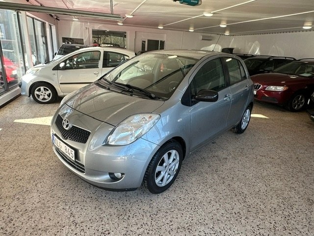 Toyota Yaris 5-dörrar 1.3 VVT-i Euro 4 2008, photo 2/13