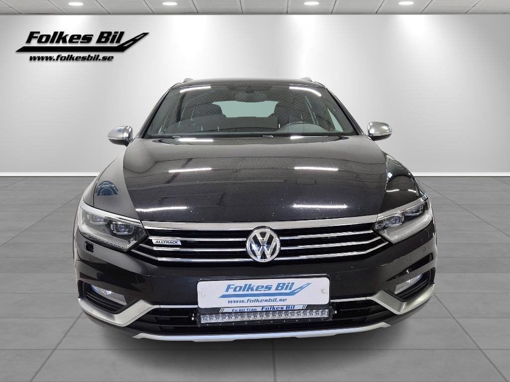 Volkswagen Passat 2017, photo 2/10