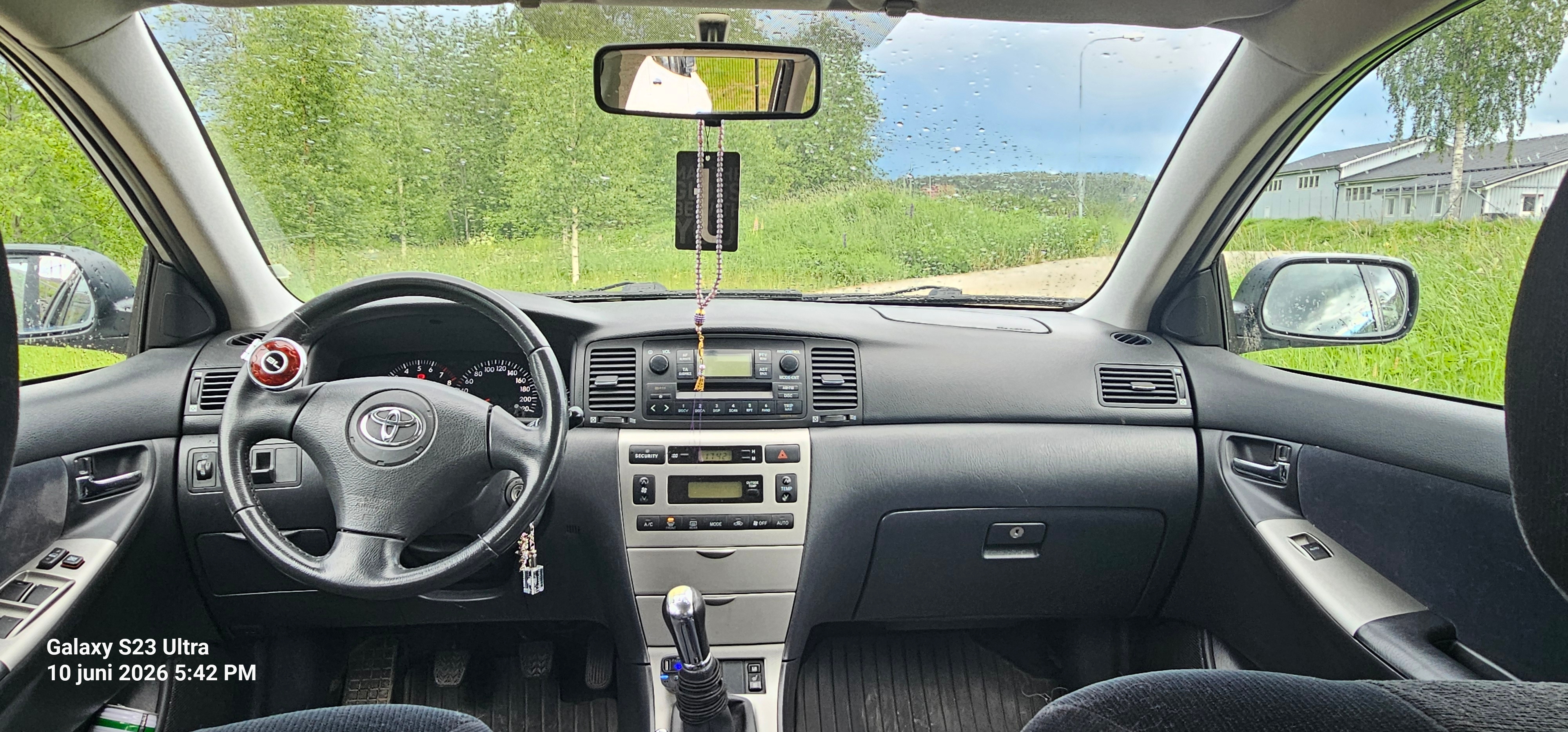 Toyota Corolla Kombi 1.6 VVT-i Manuell 2004, bild 2/10