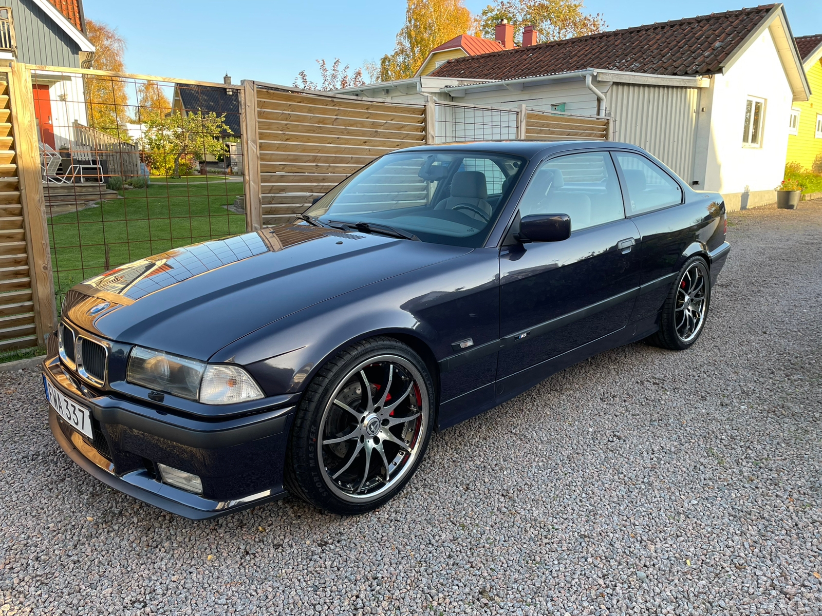 BMW 323