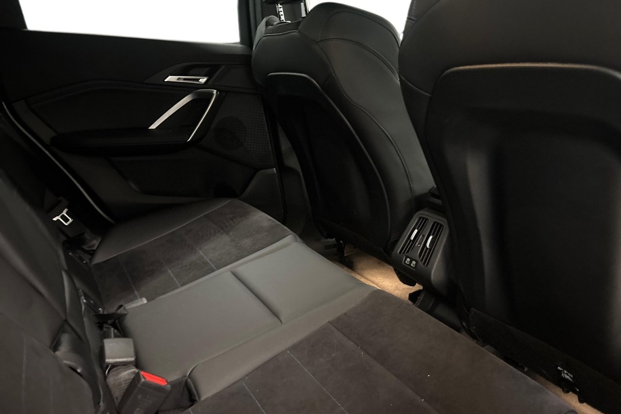 BMW X1 xDrive 30e M-Sport 2025, bild 7/10