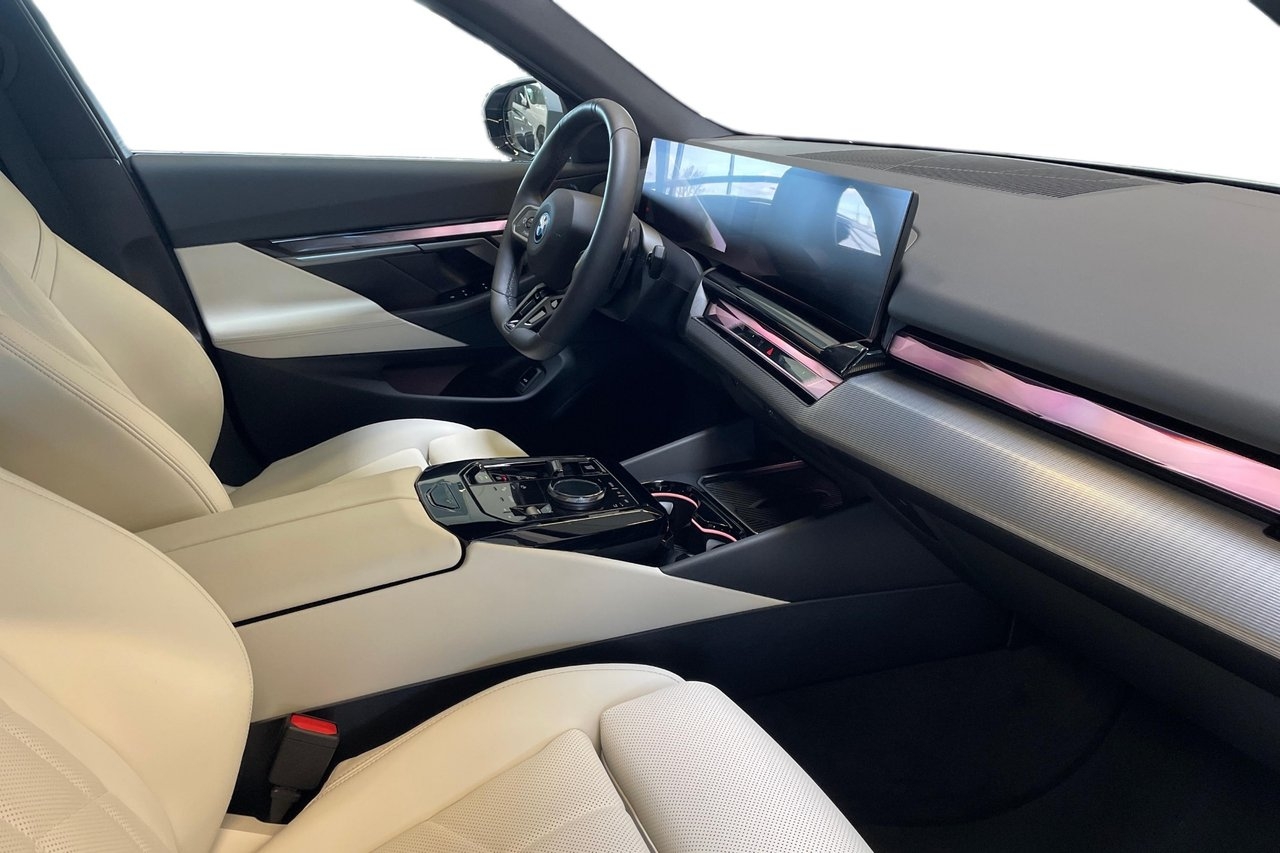 BMW 530 2025, photo 6/10