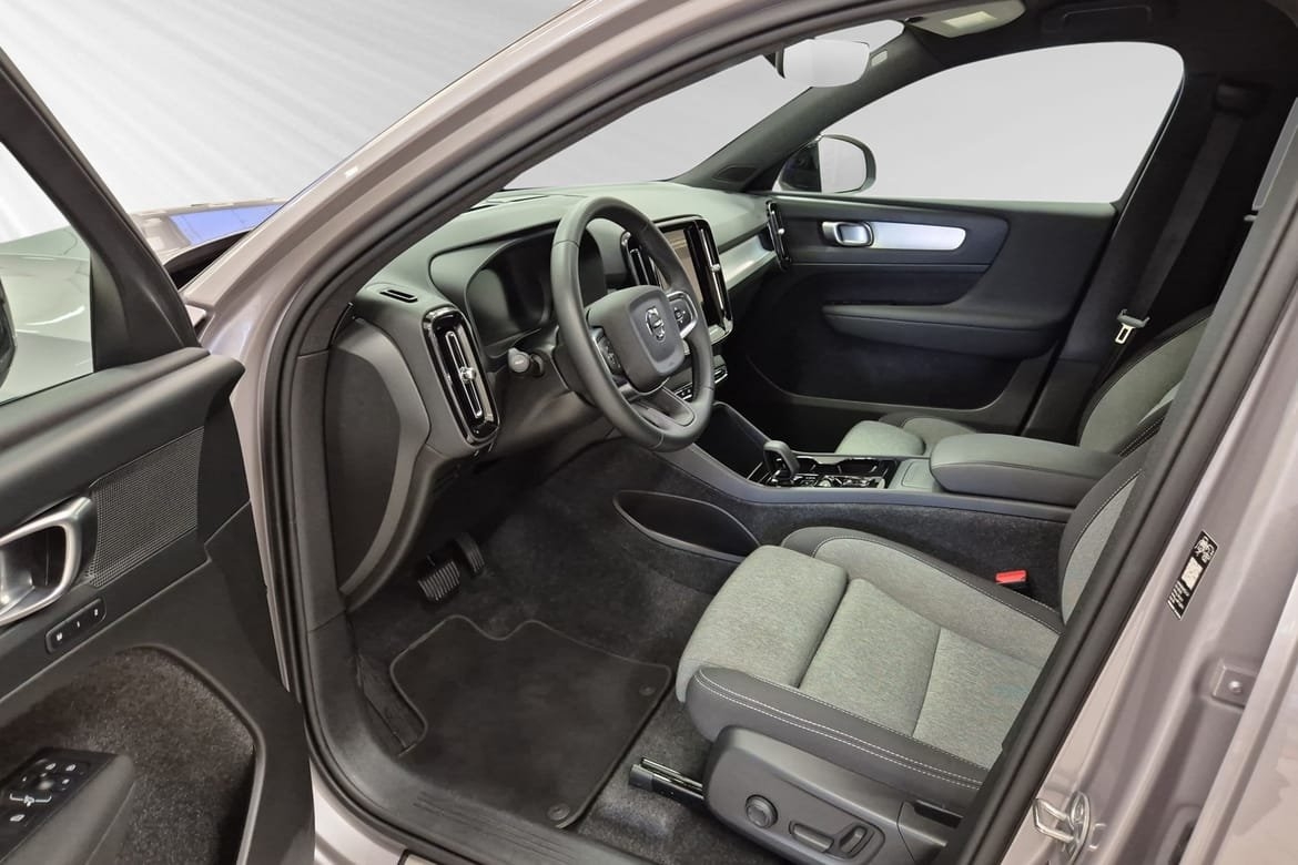 Volvo XC40 B3 FWD Bensin Plus Dark 2026, kuva 7/16