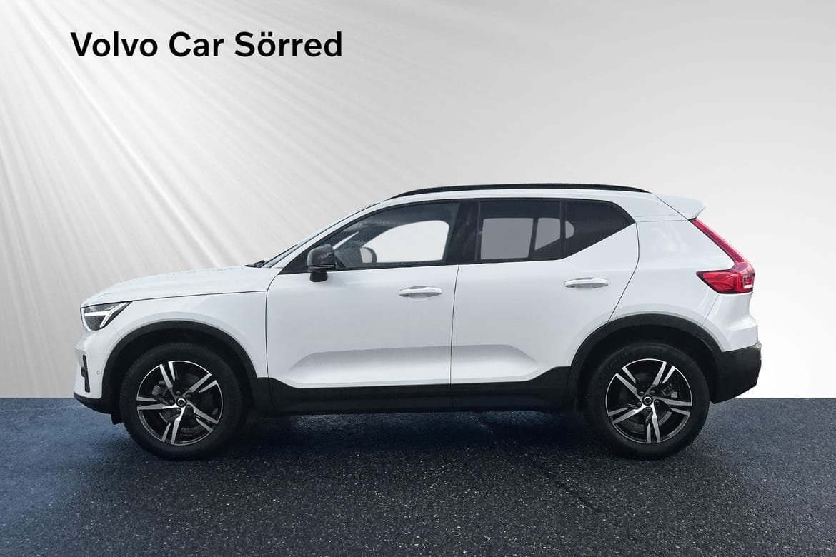 Volvo XC40 B3 FWD Bensin Plus Dark 2026, bild 3/11