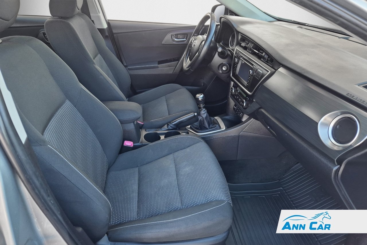 Toyota Auris Touring Sports 1.4 D-4D 2014, bild 6/9