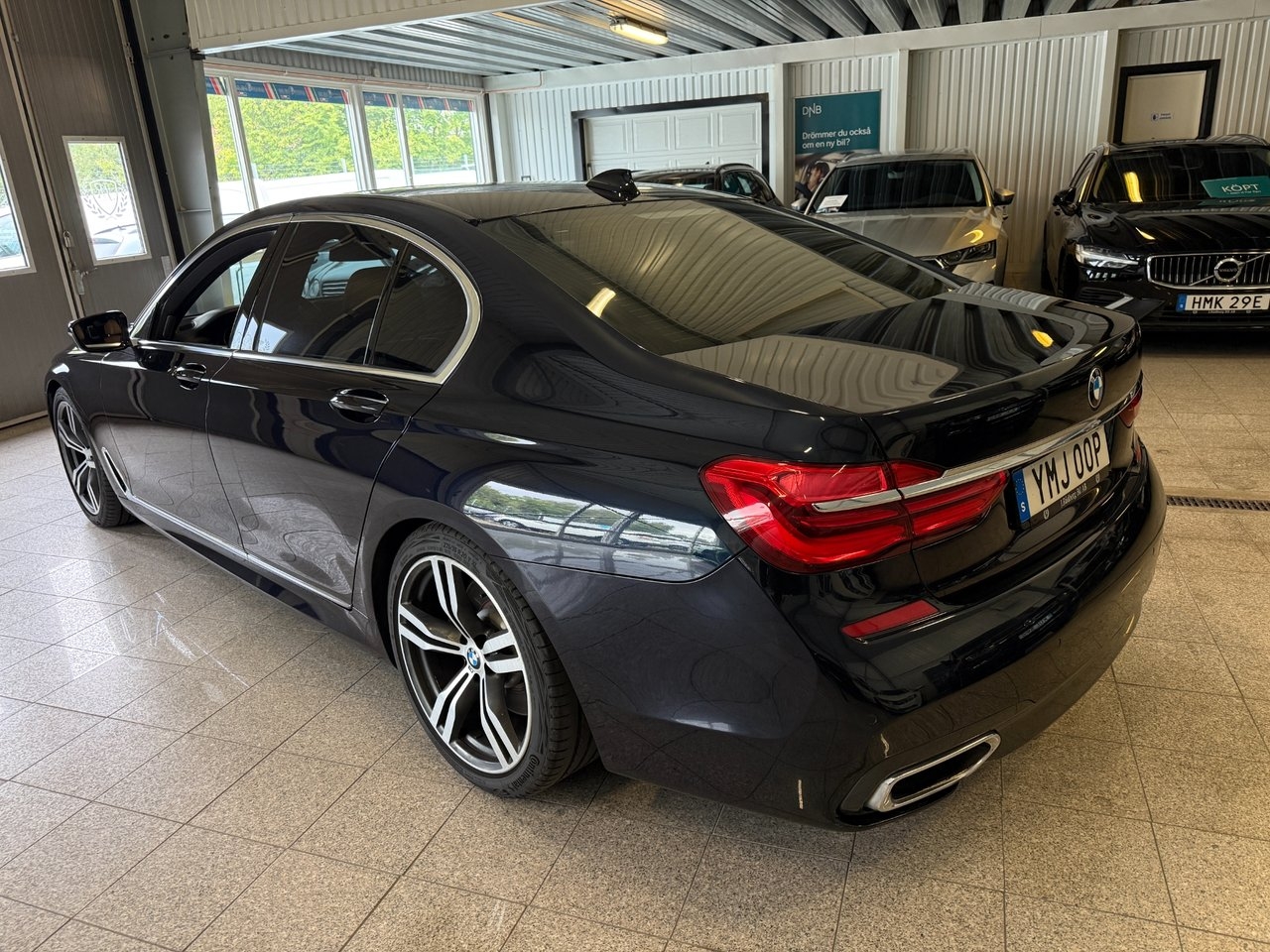 BMW 750 i xDrive M Sport 450hk B&W 2016, photo 5/20