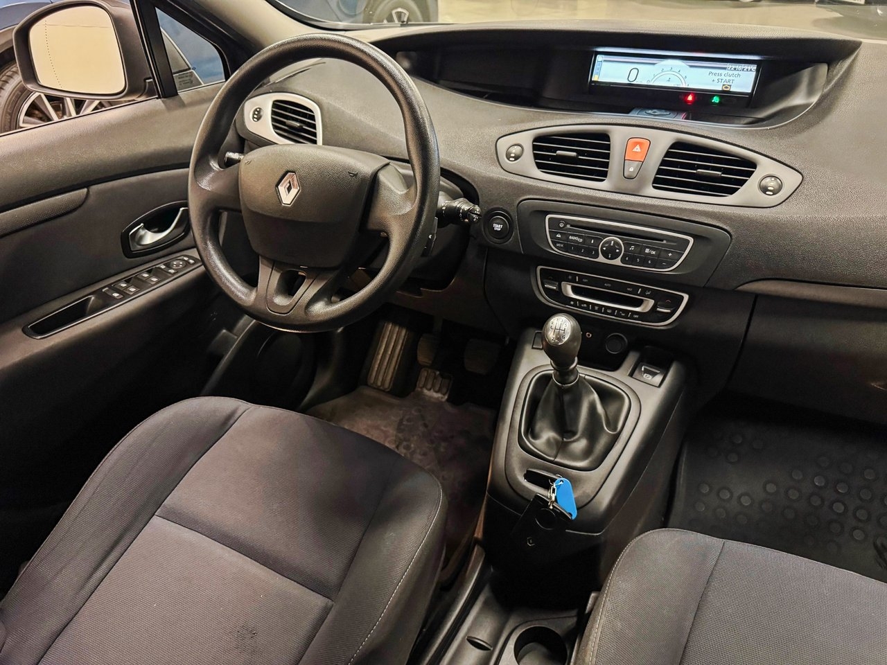 Renault Scenic 1,5 dCi 2011, kuva 3/7