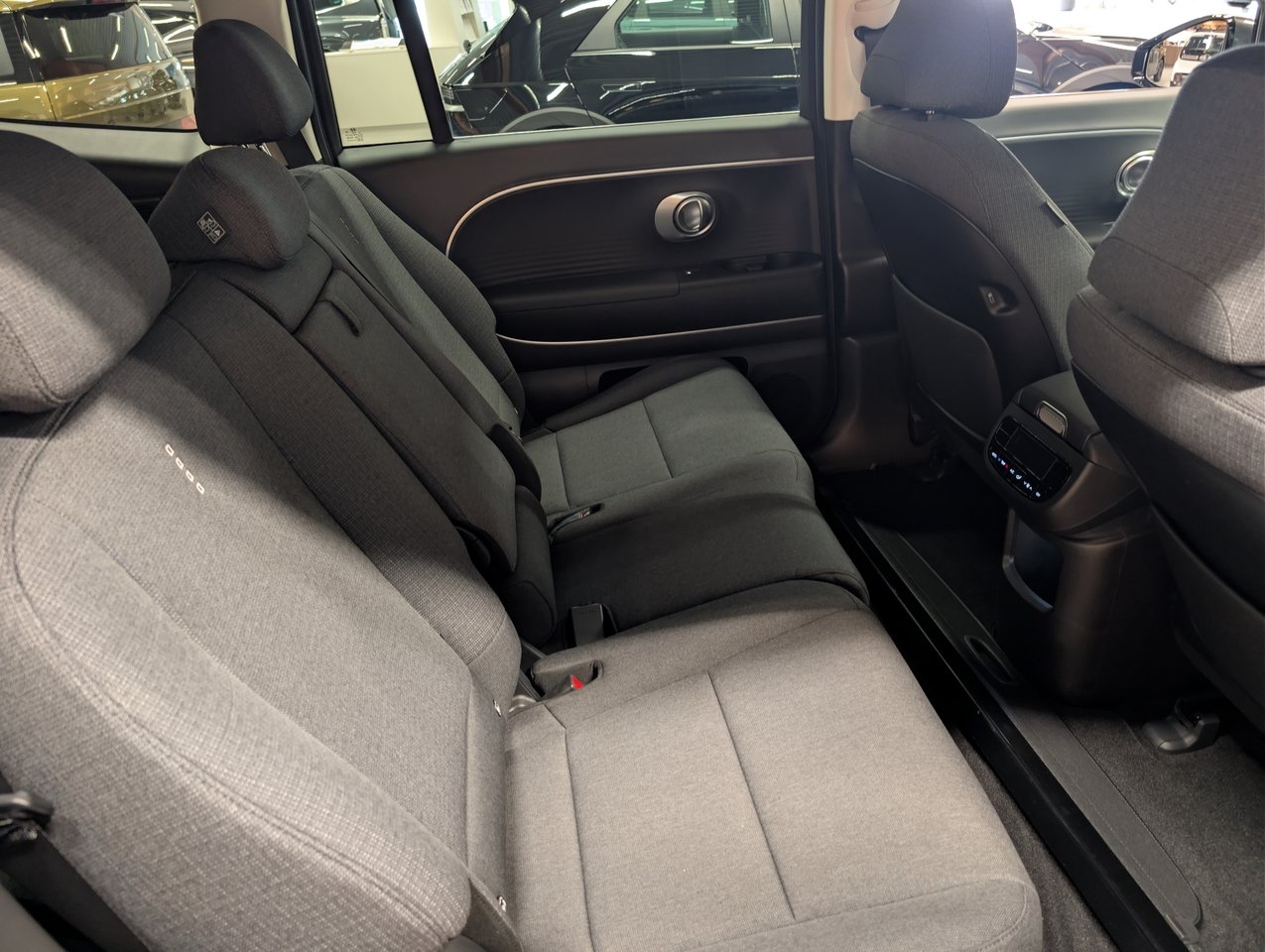 Hyundai Ioniq 9 Essential RWD 110 kWh 2026, bild 5/10
