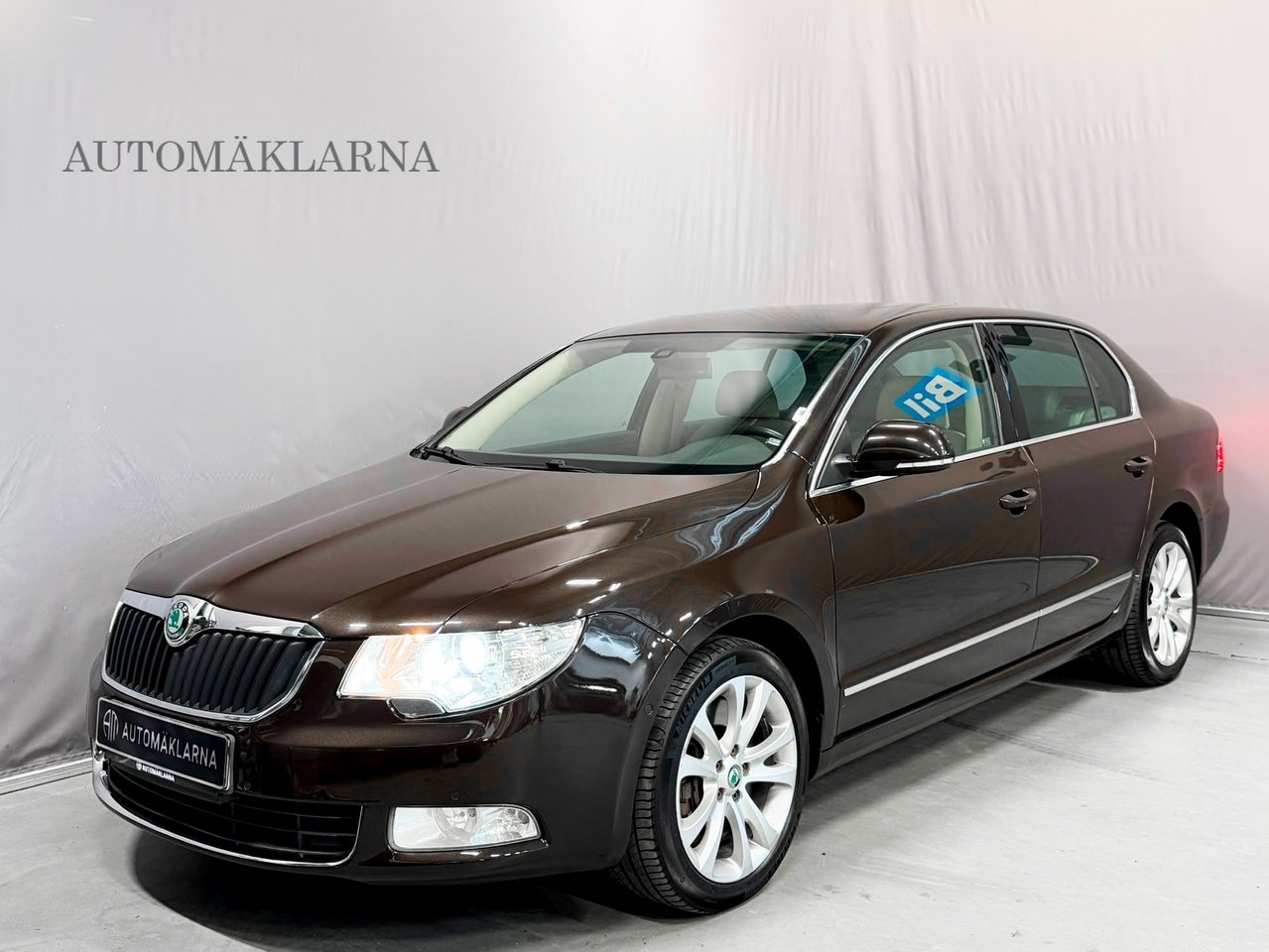 Skoda Superb 2012, bild 2/10