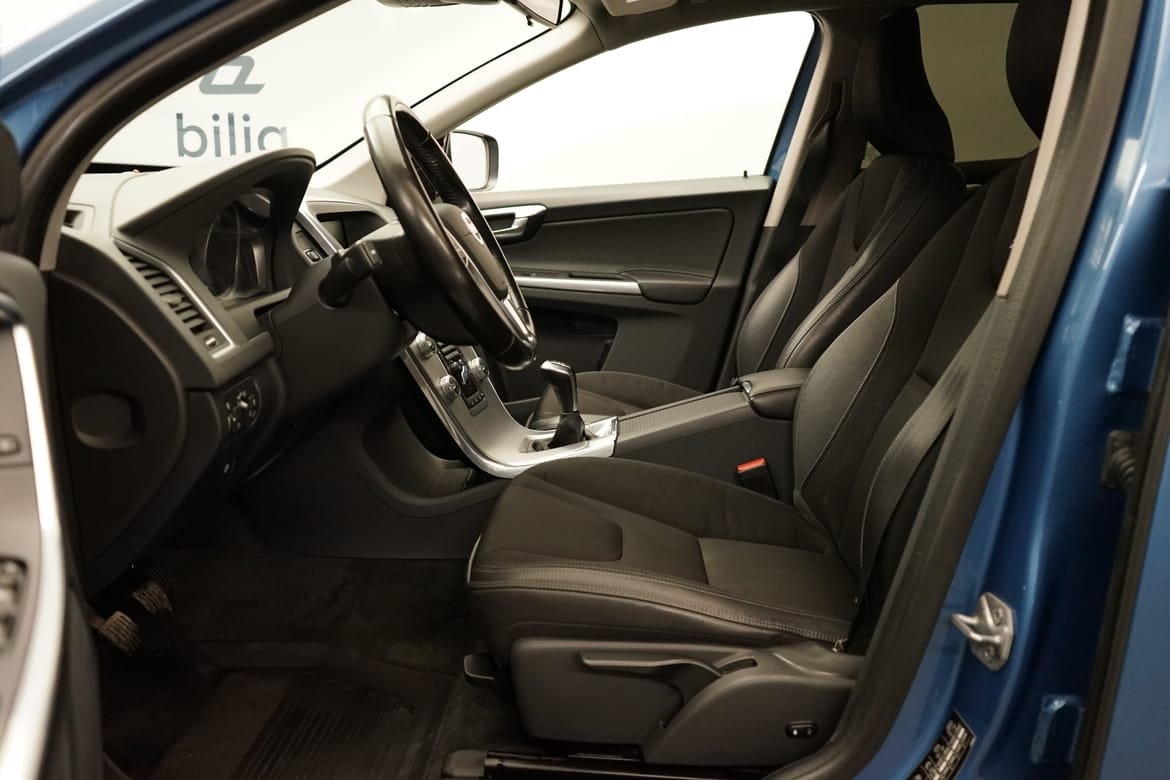 Volvo XC60 D3 Classic Momentum, Dragkrok 2017, bild 4/10