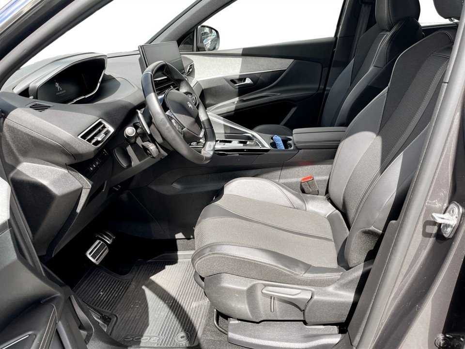 Peugeot 5008 GT 1.2 PT 130hk Aut 7-SITS 2023, bild 4/17