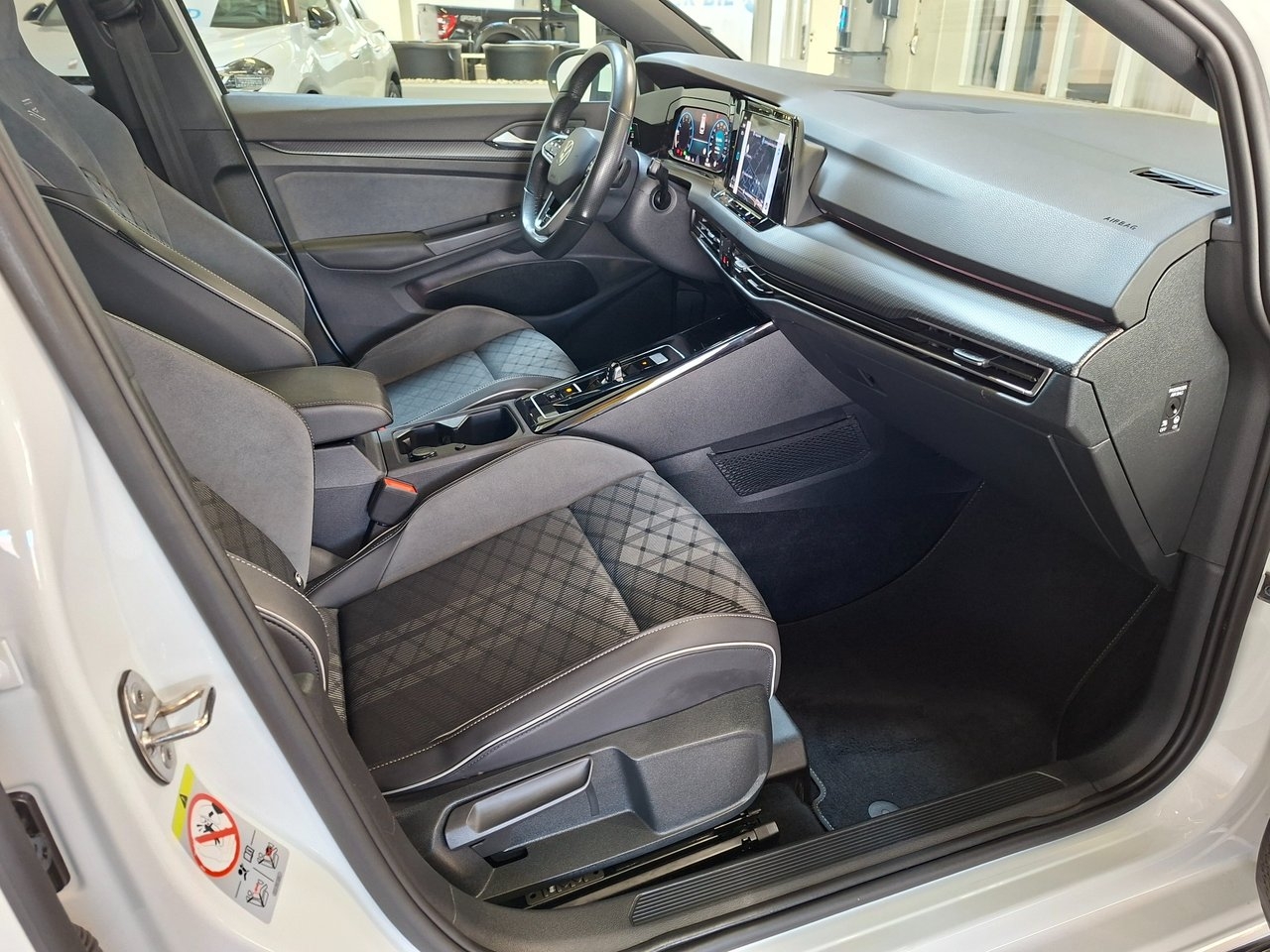 Volkswagen Golf 2024, bild 7/22