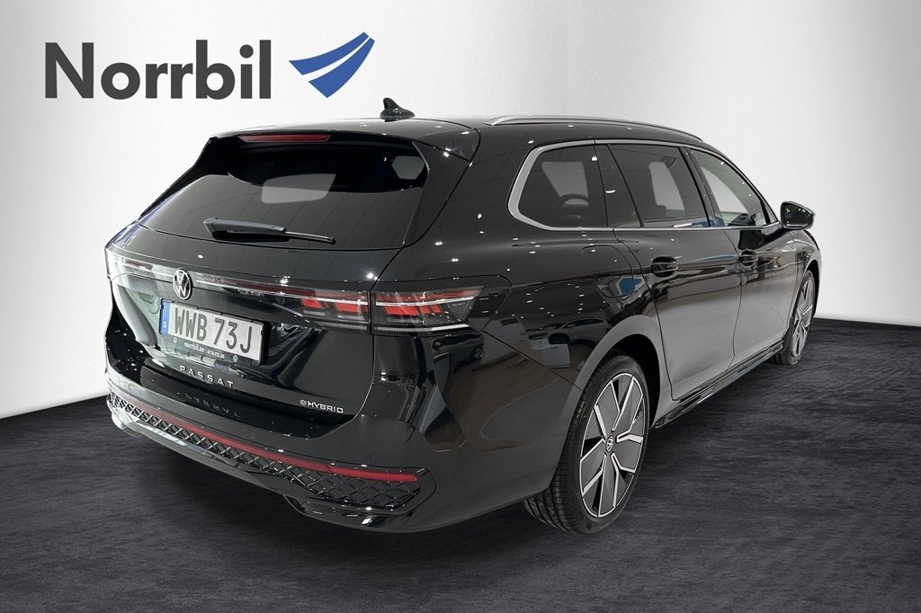 Volkswagen Passat R-Line 272hk Drag 2026, bild 4/7