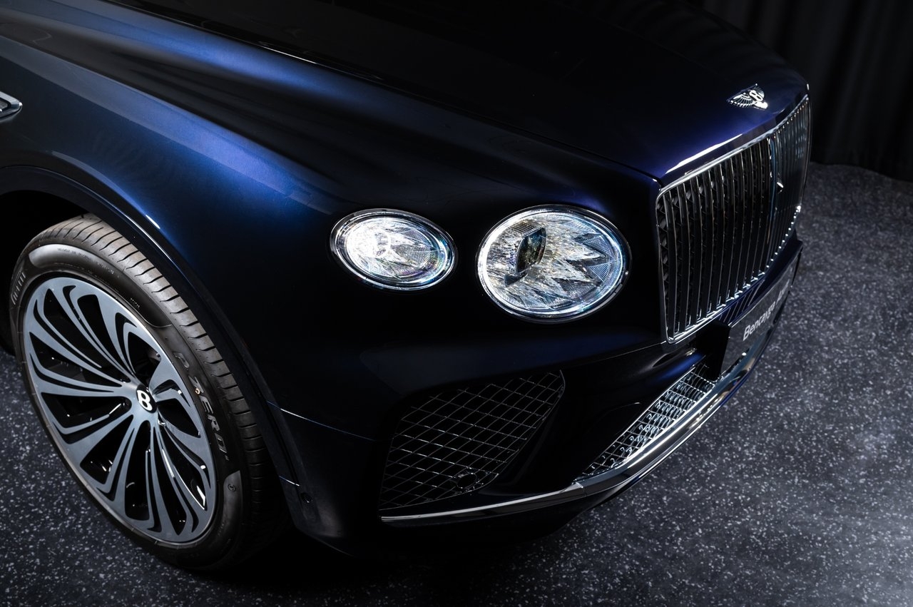 Bentley Bentayga 4.0 V8 Azure 2026, bild 7/10
