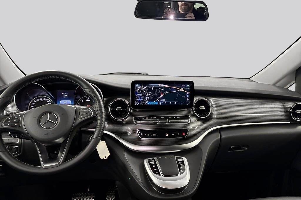 Mercedes-Benz V 2023, bild 7/10