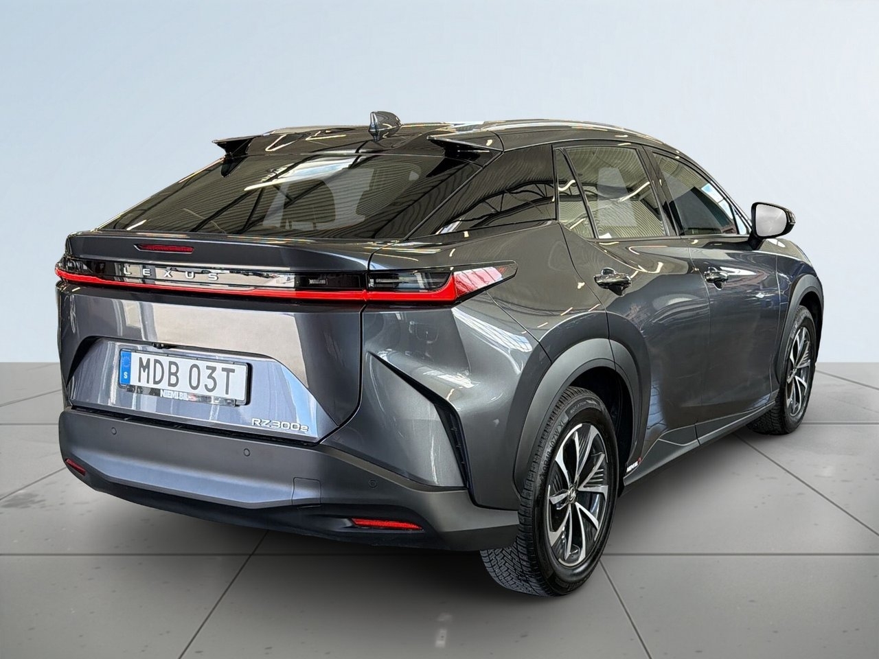 Lexus RZ 300e 2025, photo 6/10