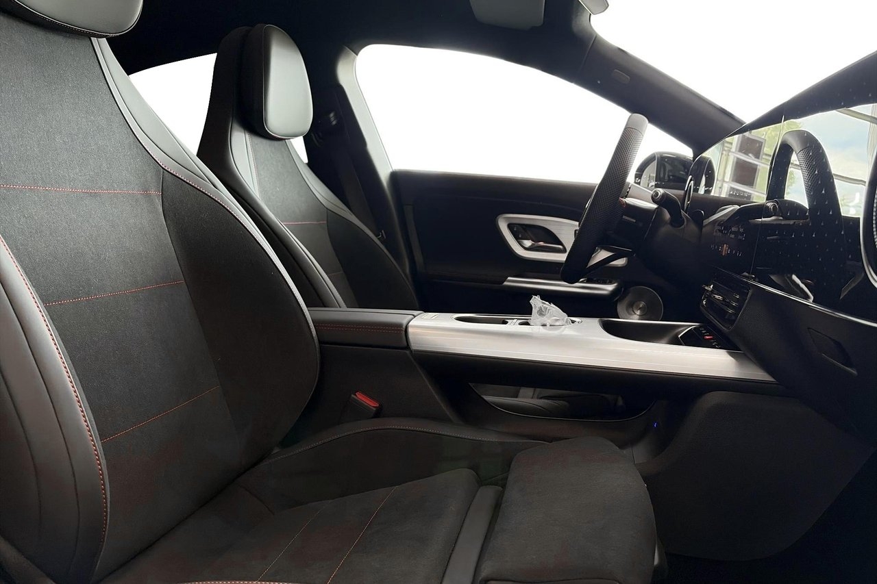 Mercedes-Benz CLA 250+ AMG 2025, bild 7/10