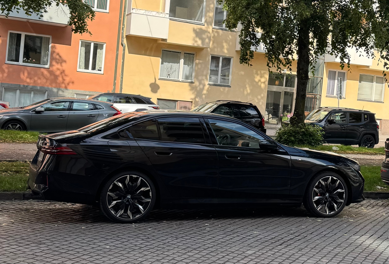 BMW 550 e xDrive Sedan Steptronic 2025, bild 7/21