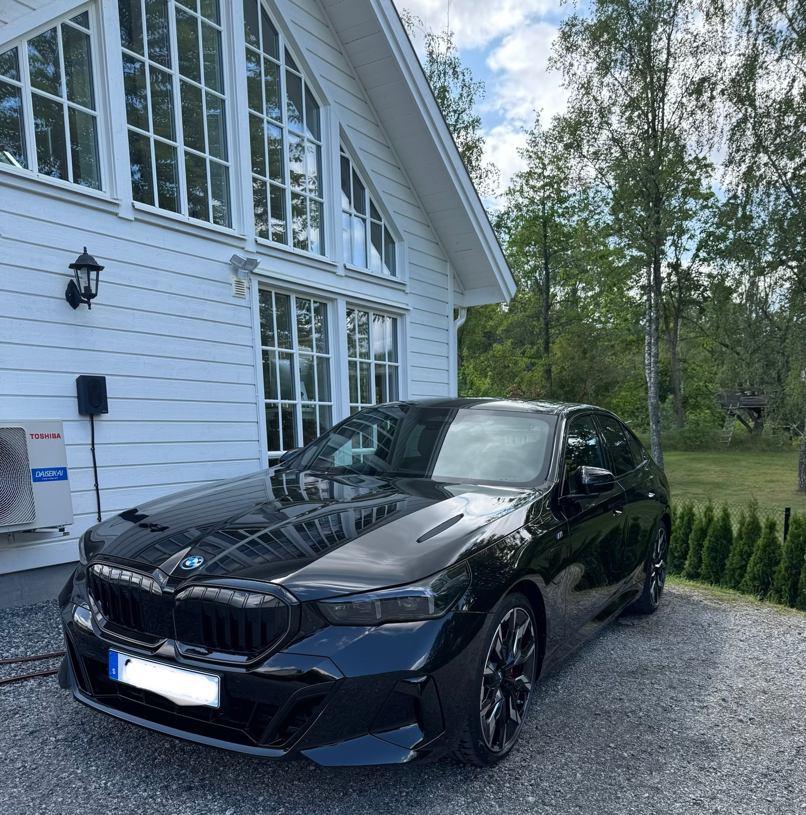 BMW 550 e xDrive Sedan Steptronic 2025, bild 2/21