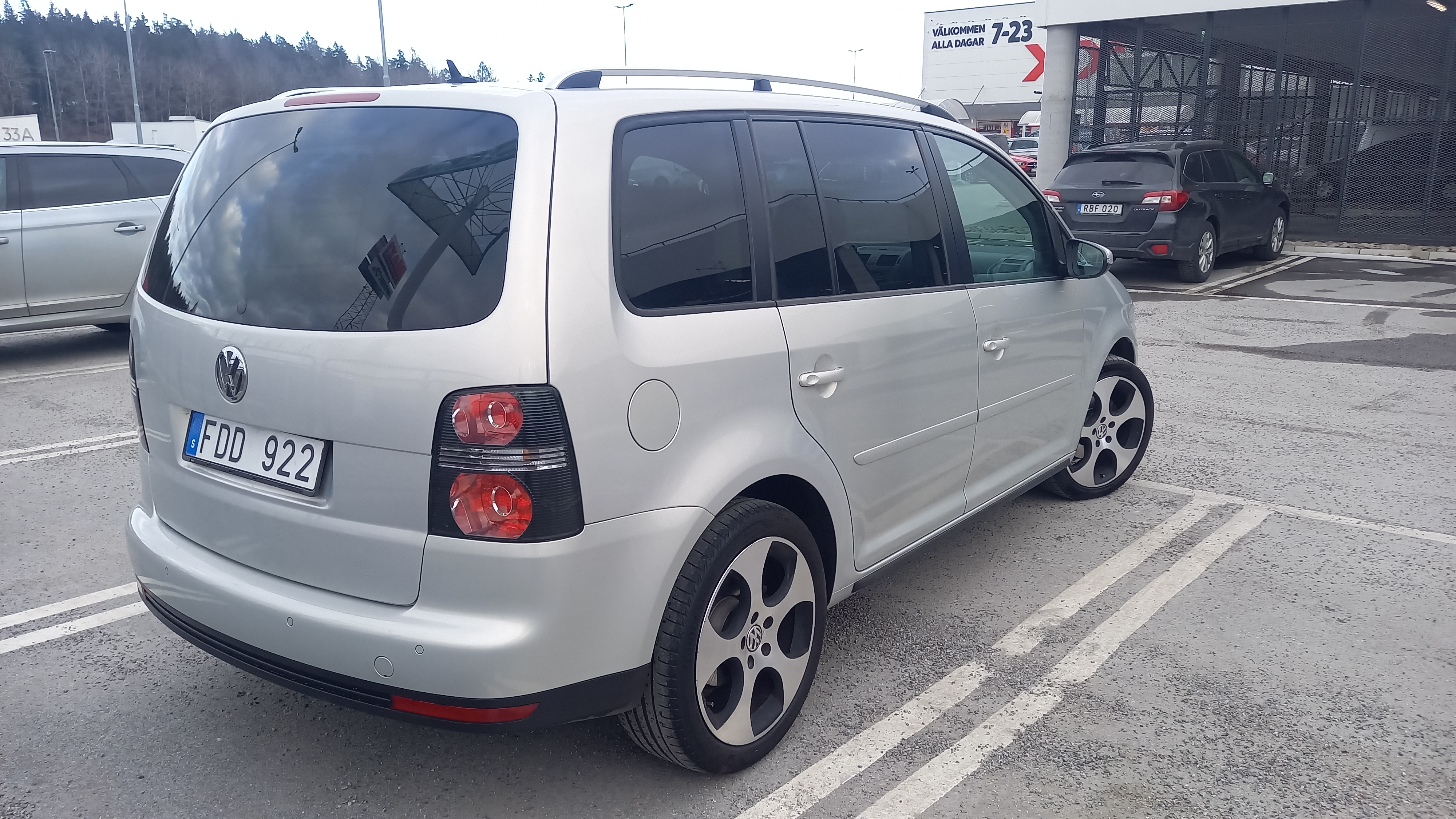Volkswagen Touran 2010, bild 3/6
