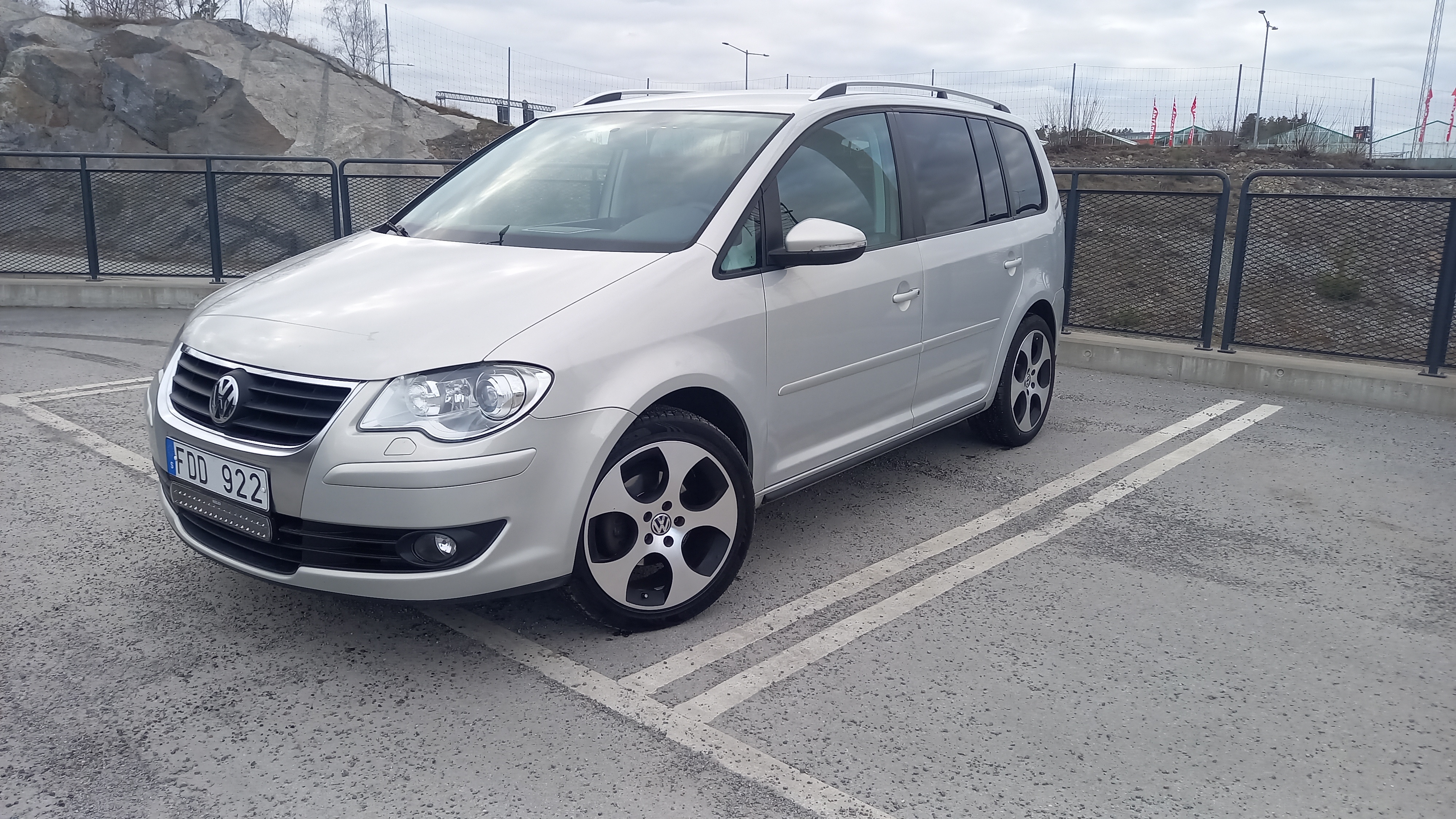 Volkswagen Touran 2010, bild 6/6