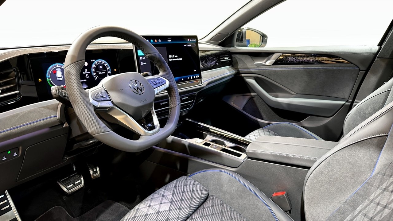 Volkswagen Passat eHybrid R-Line SWE ED 2026, bild 7/10