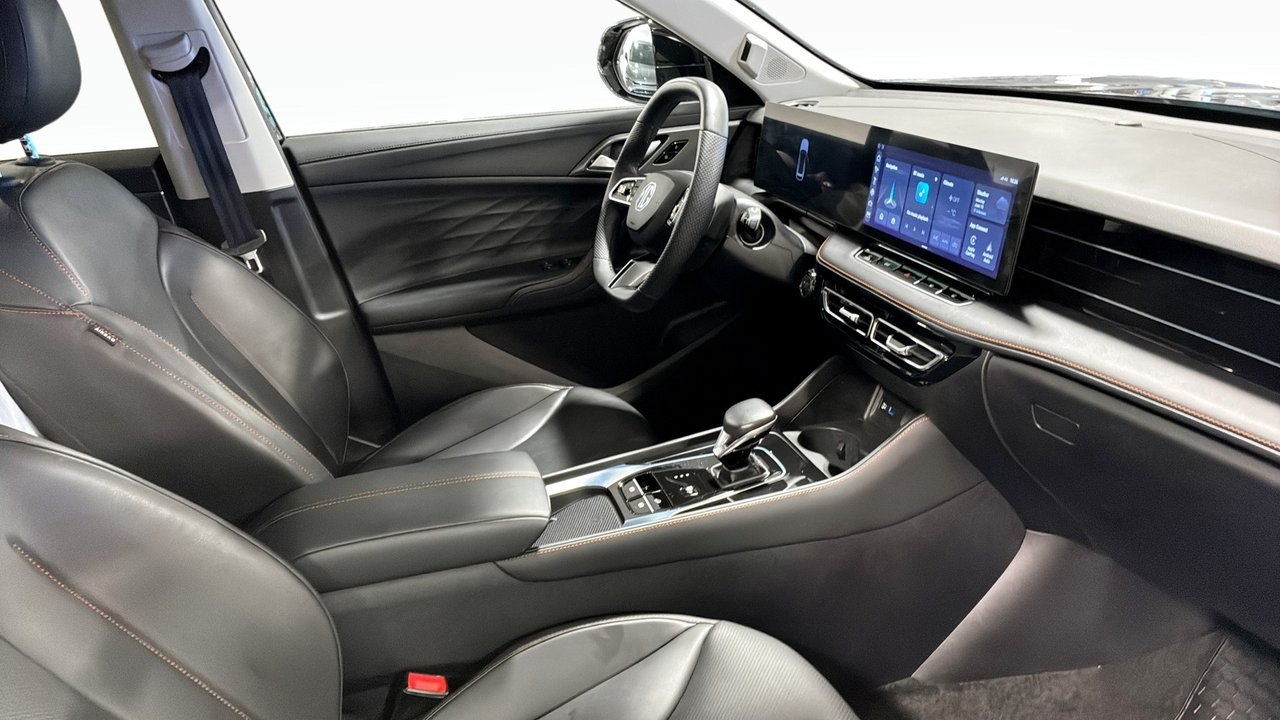 MG HS Luxury PHEV 1,5T 307hk Automat 2024, bild 3/9