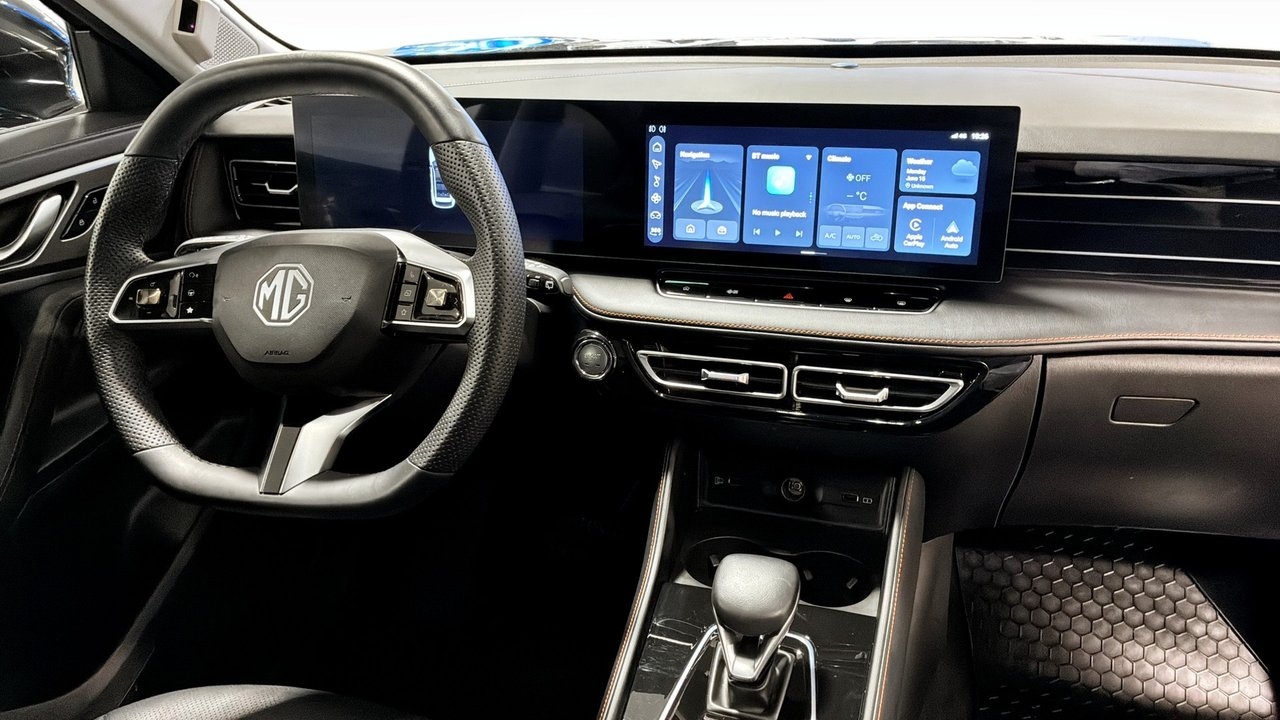 MG HS Luxury PHEV 1,5T 307hk Automat 2024, bild 4/9