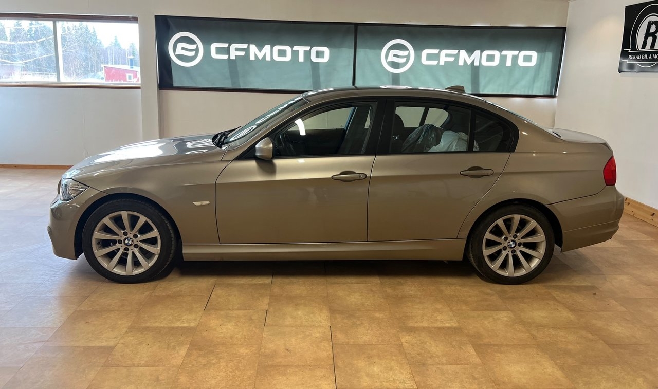 BMW 320 2009, photo 3/10