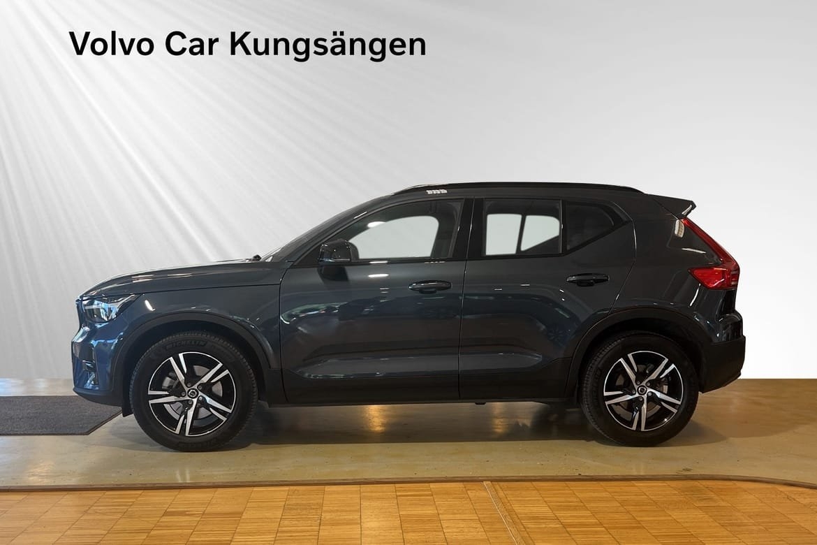 Volvo XC40 B4 FWD Bensin Plus Dark 2026, bild 3/10