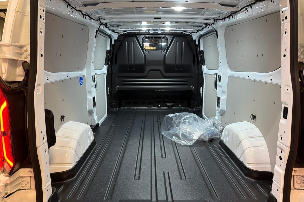 Ford E-Transit 2025, photo 7/16