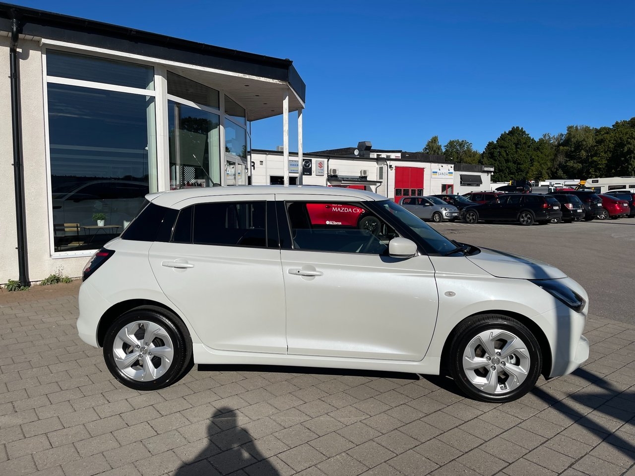 Suzuki Swift 1.2 82 hk Hybrid Select CVT 2026, bild 4/19