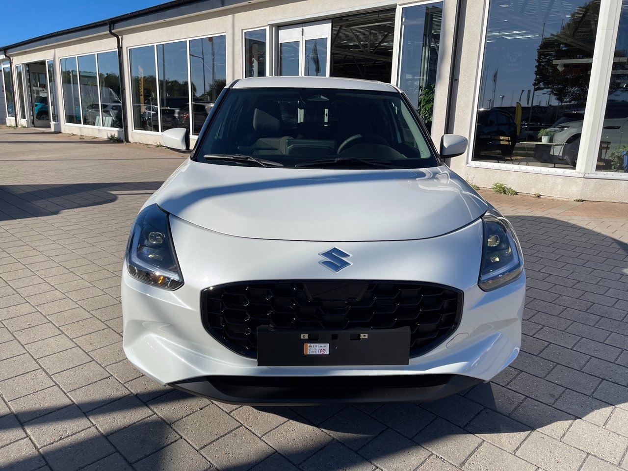 Suzuki Swift 1.2 82 hk Hybrid Select CVT 2026, bild 2/19