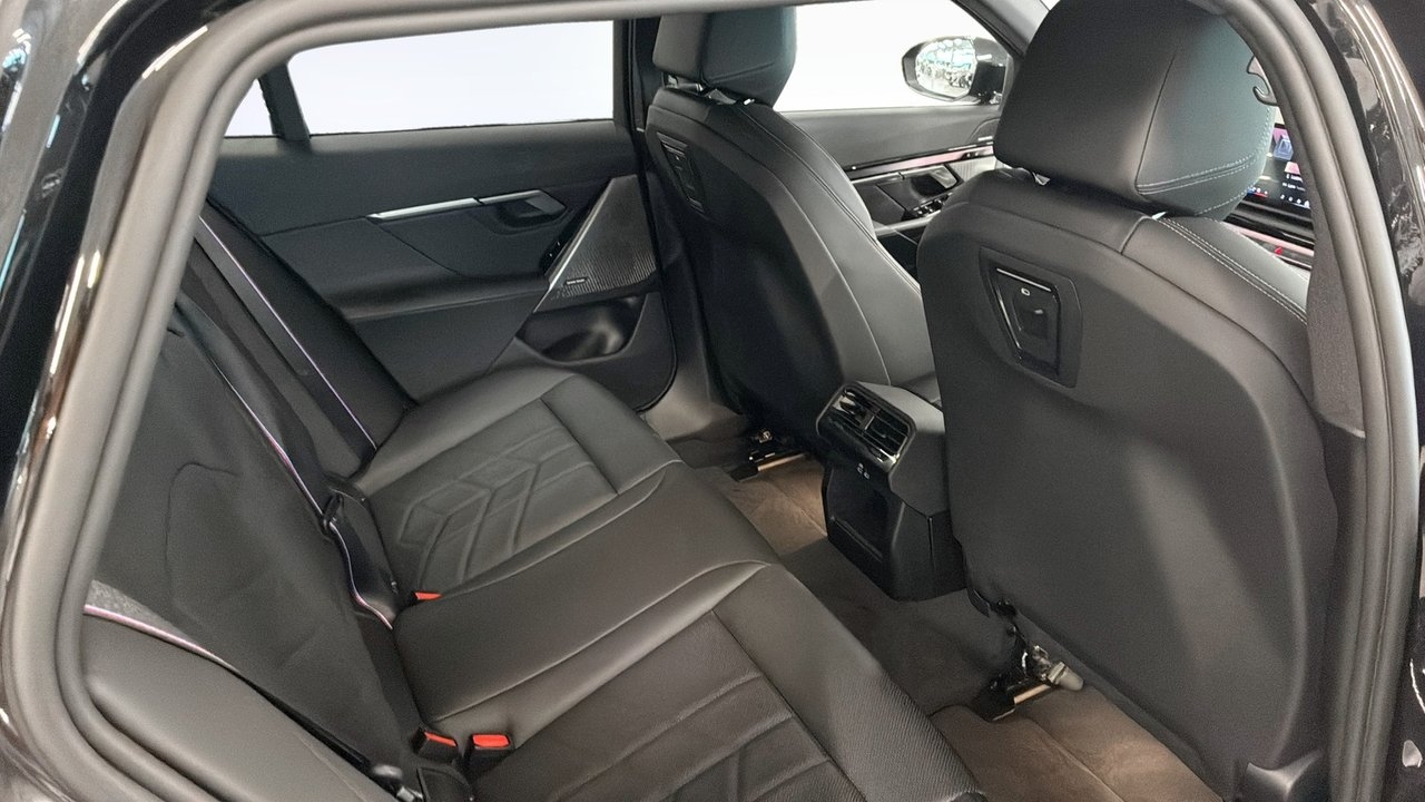 BMW 550 2026, photo 5/9