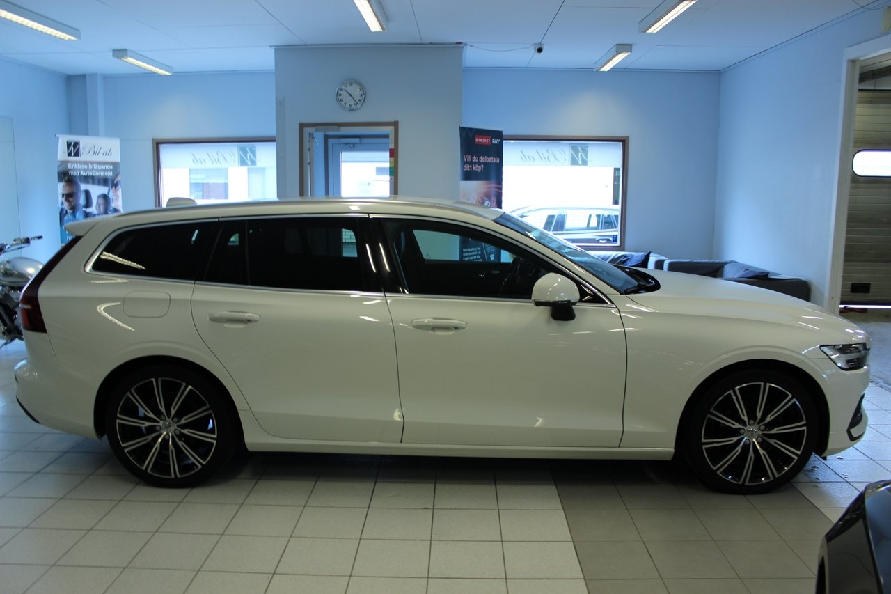 Volvo V60 D3 AWD Aut Momentum 2019, photo 7/10