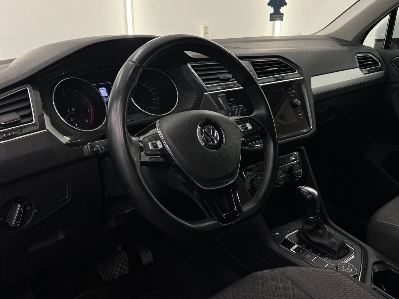 Volkswagen Tiguan 2018, bild 6/10