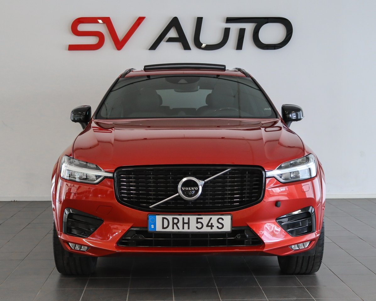 Volvo XC60 B5 AWD R-Design Pano B&W 2021, photo 2/10