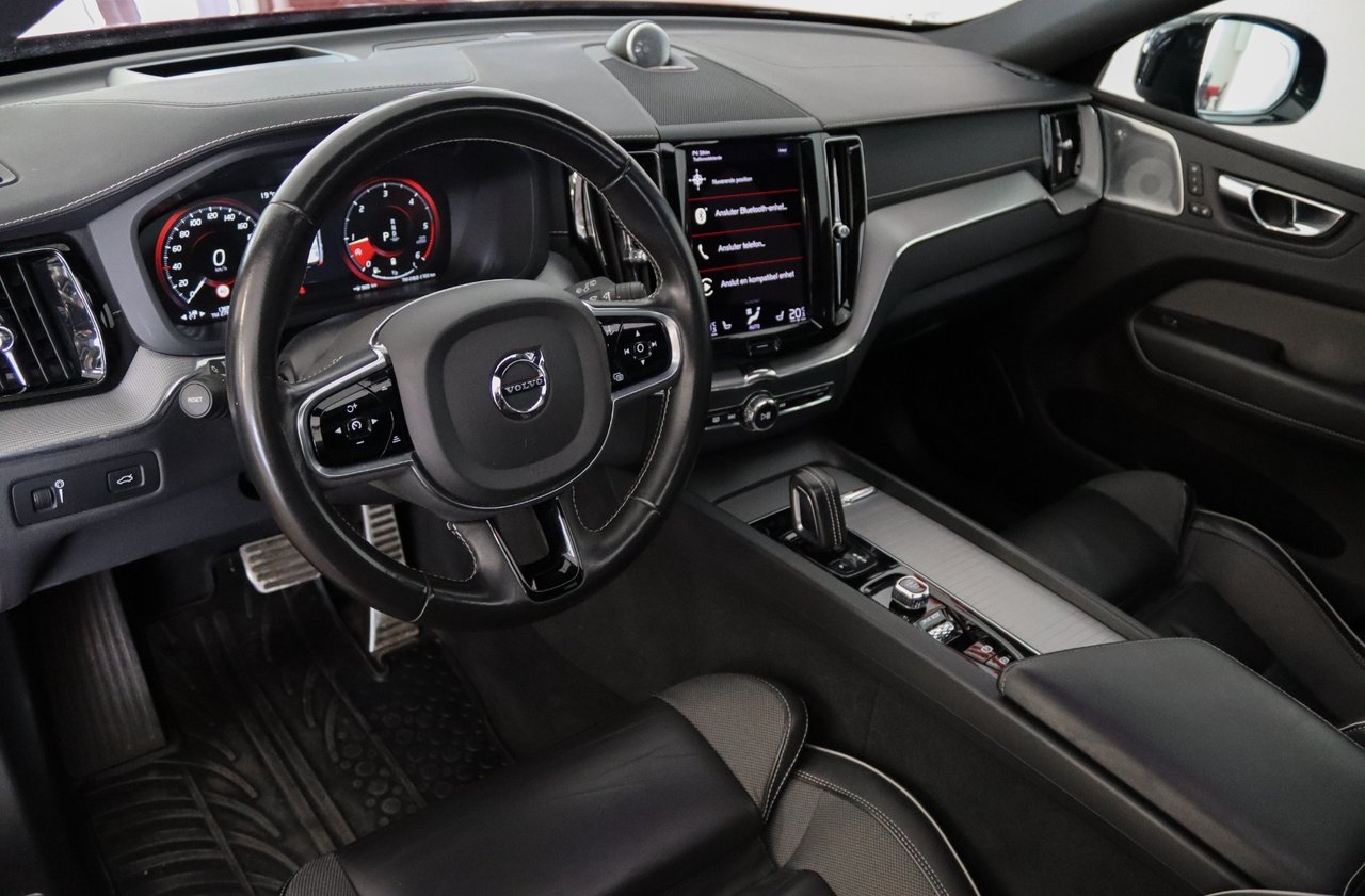 Volvo XC60 B5 AWD R-Design Pano B&W 2021, photo 7/10