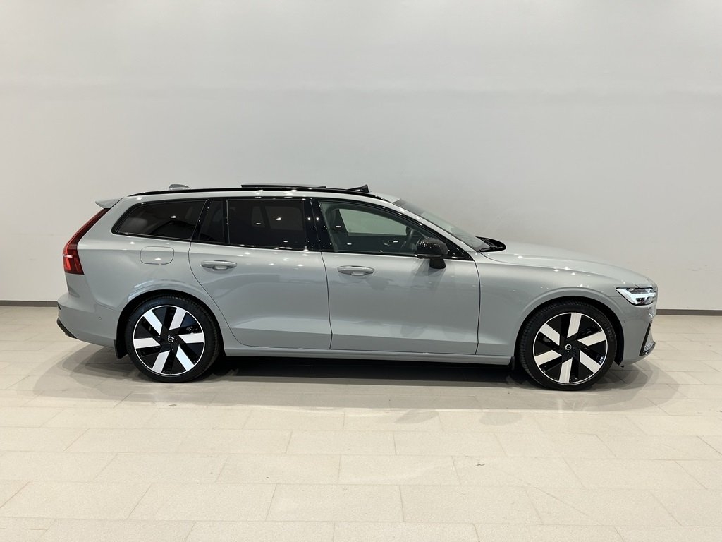 Volvo V60 Recharge T8 Ultimate Dark 2025, bild 3/10