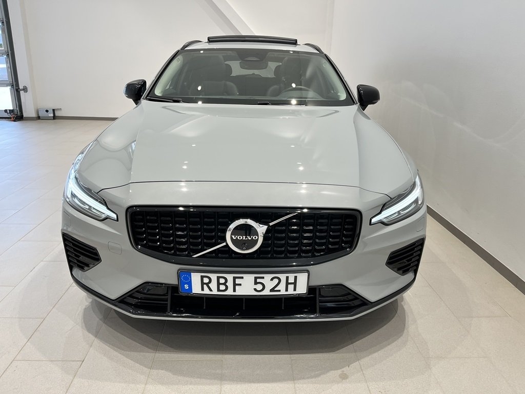 Volvo V60 Recharge T8 Ultimate Dark 2025, bild 2/10