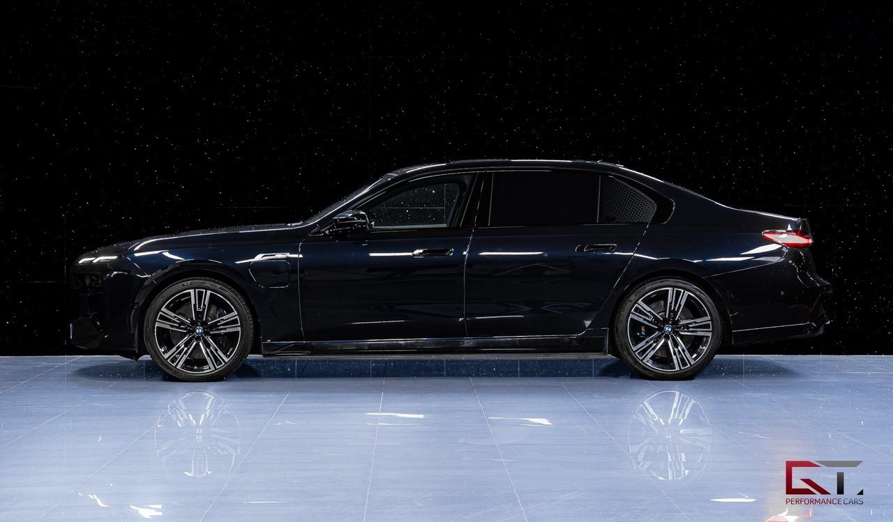 BMW M760e 2024, kuva 4/10