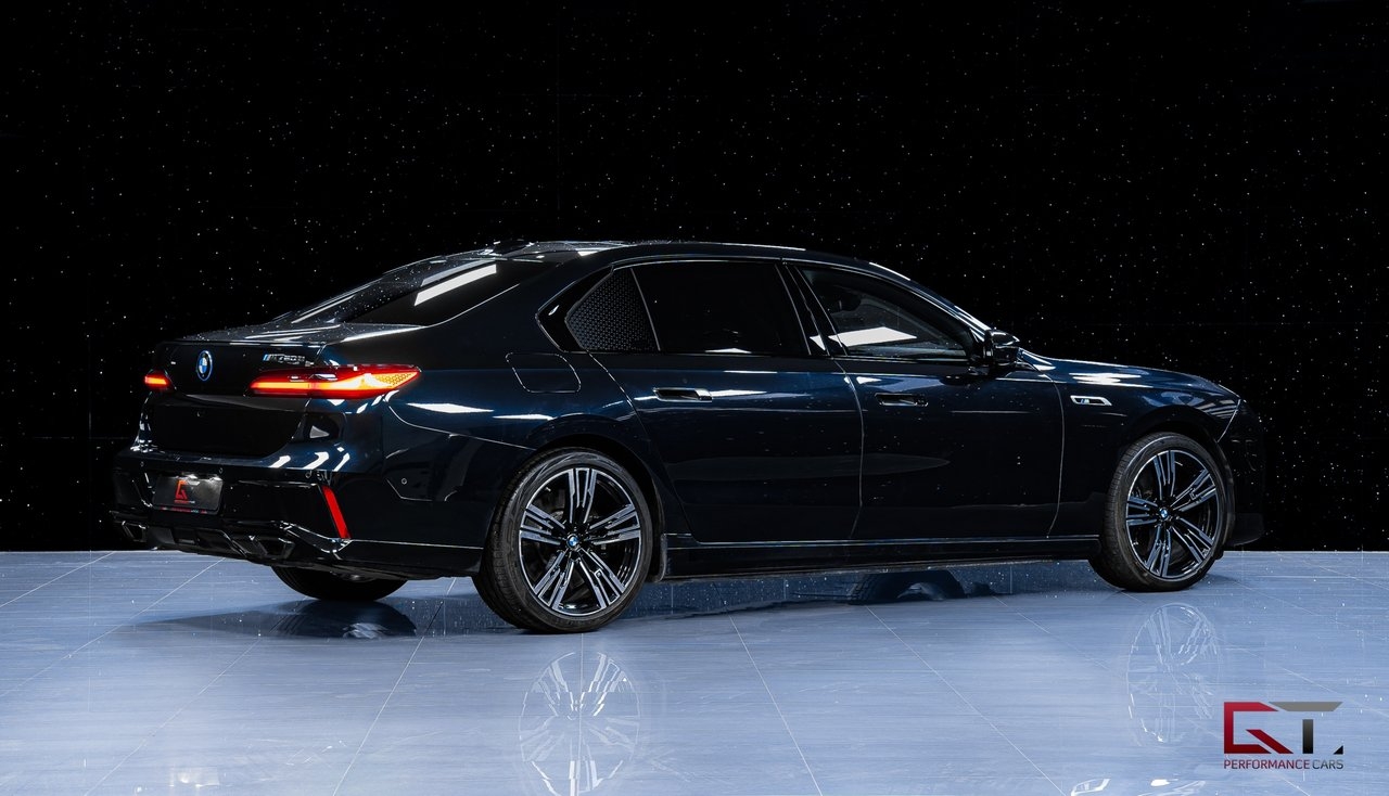 BMW M760e 2024, kuva 7/10