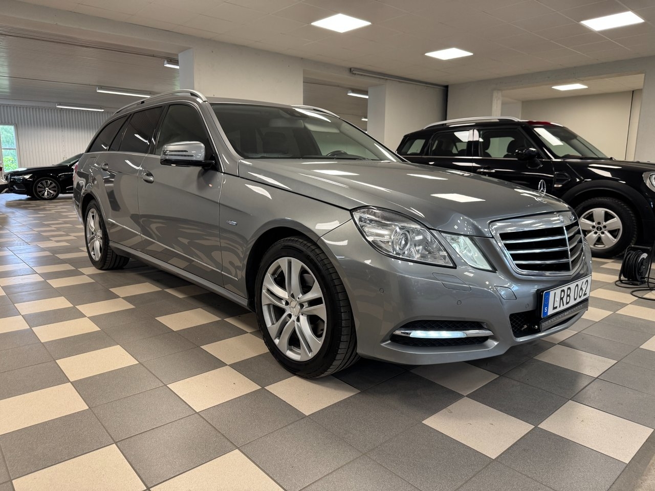 Mercedes-Benz E 2011, photo 4/10
